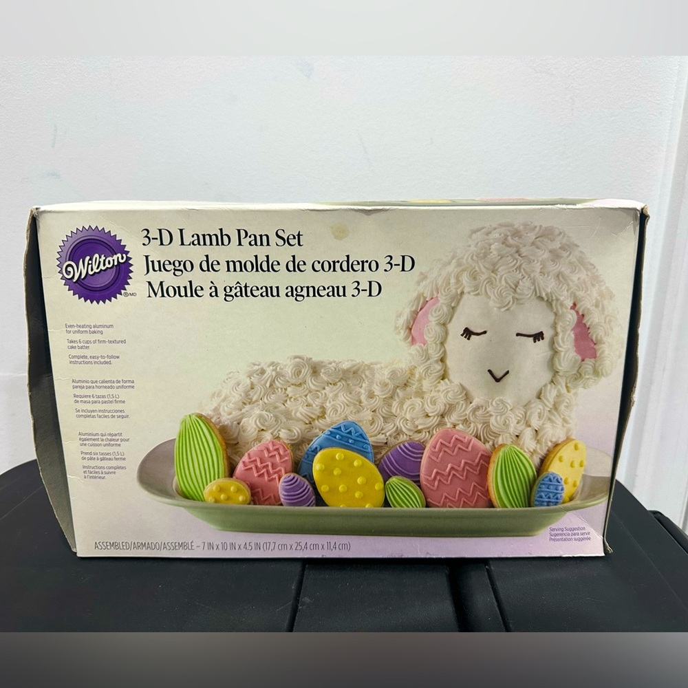 Brand new Wilton 3-D Lamb Pan Set
